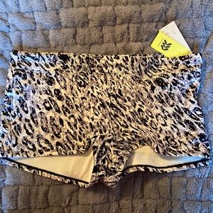 Short swim bottoms 👙